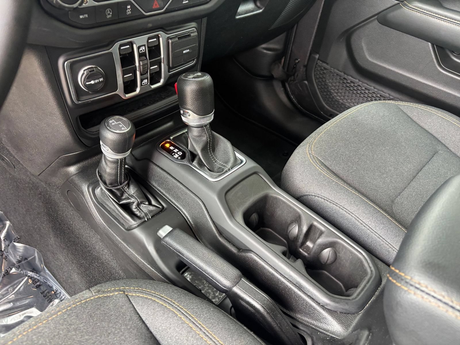 Used 2025 Jeep Wrangler Unlimited Sahara AWD/4WD image 38