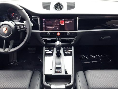 New 2026 Porsche Macan image 20