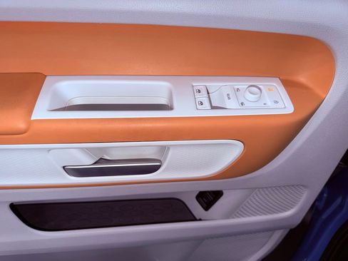 Used 2025 Volkswagen ID. Buzz 1st Edition image 21