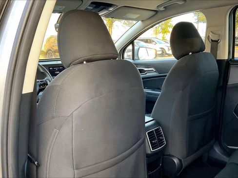 Used 2023 Kia Sportage LX image 12