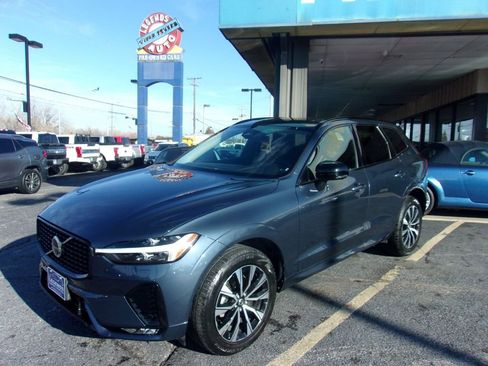 Used 2024 Volvo XC60 B5 Core image 1