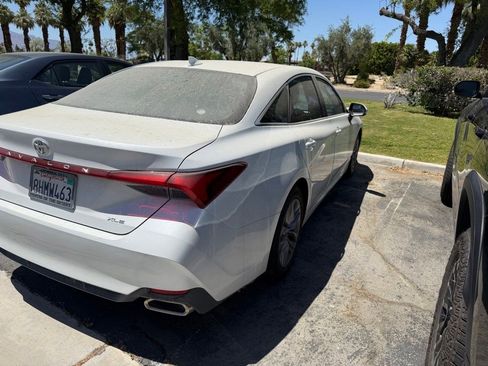 Used 2019 Toyota Avalon XLE w/ Preferred Accessory Package FWD image 3