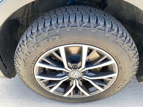 Used 2020 Volkswagen Tiguan SE w/ 3rd Row Seat Package AWD/4WD image 25