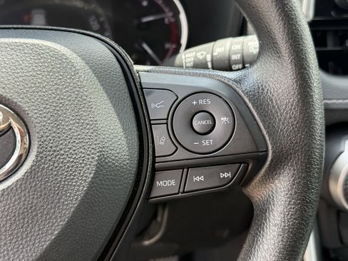 Used 2025 Toyota RAV4 XLE image 18