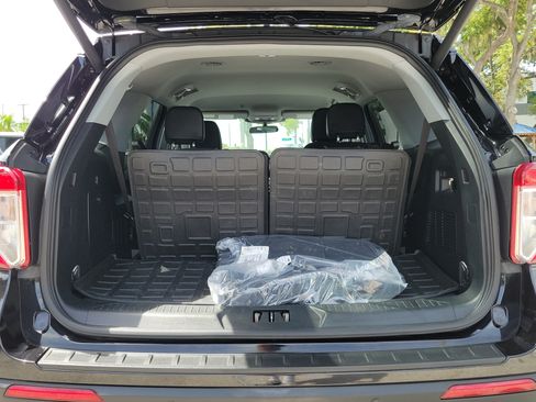 Certified 2023 Ford Explorer XLT w/ Equipment Group 202A AWD/4WD image 10