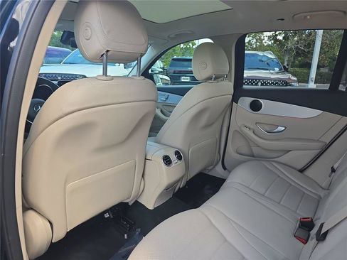 Used 2022 Mercedes-Benz GLC 300 4MATIC image 10