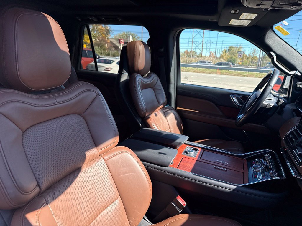 Used 2024 Lincoln Navigator L Reserve w/ Monochromatic Package AWD/4WD image 30