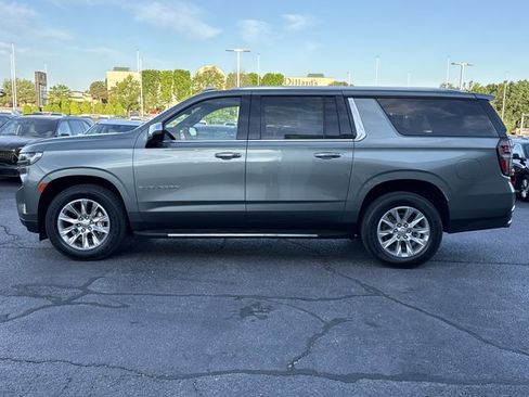 Used 2023 Chevrolet Suburban Premier AWD/4WD image 14