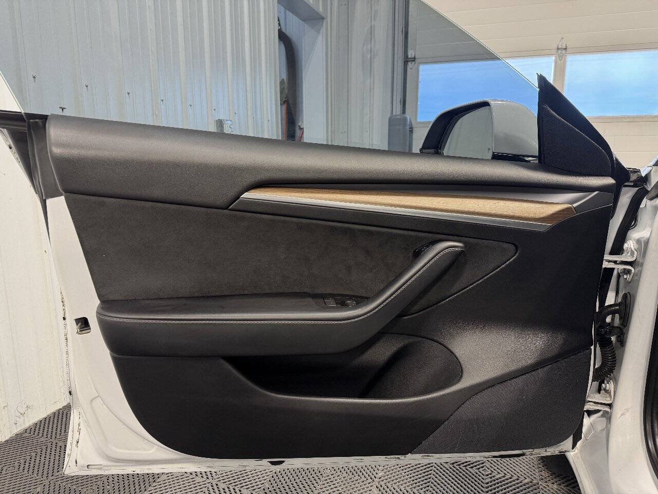 Used 2021 Tesla Model 3 Standard Range RWD image 10