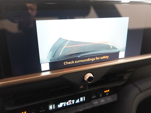 Used 2025 Toyota Crown XLE image 27