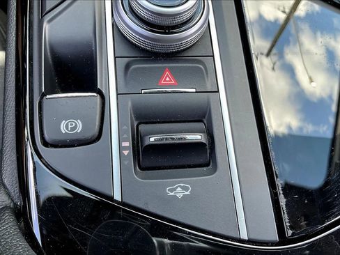 Used 2018 Maserati Levante AWD/4WD image 38