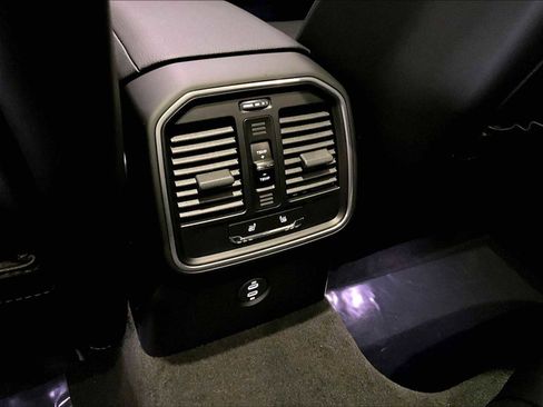 New 2026 Porsche Macan image 27