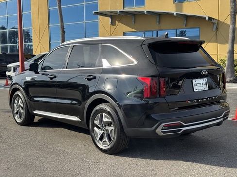 Certified 2021 Kia Sorento S image 2