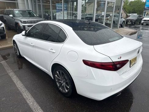 Used 2018 Alfa Romeo Giulia AWD image 6