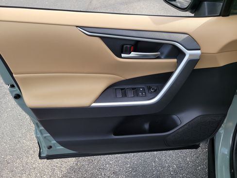 Used 2021 Toyota RAV4 XLE Premium FWD image 18