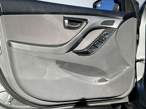 Used 2014 Hyundai Elantra SE w/ Option Group 02 FWD image 16