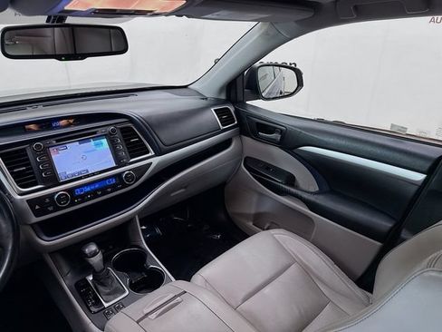 Used 2016 Toyota Highlander XLE AWD/4WD image 24