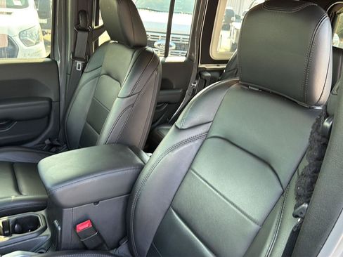 Used 2021 Jeep Wrangler Unlimited Sahara AWD/4WD image 28
