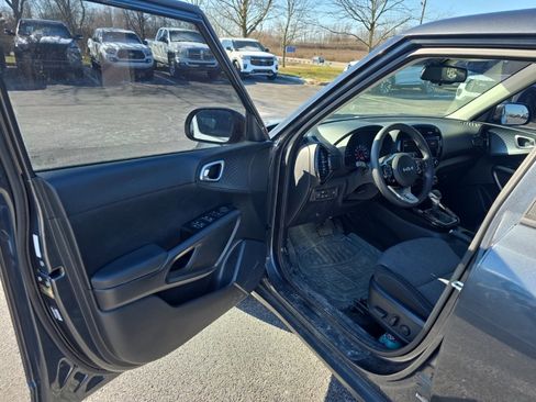 Used 2022 Kia Soul S image 11