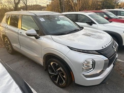 Used 2022 Mitsubishi Outlander ES image 10