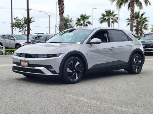 New 2026 Hyundai Ioniq 5 SE RWD image 2