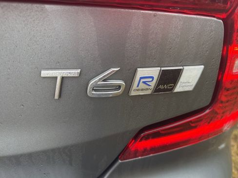 Used 2019 Volvo S60 T6 R-Design image 4