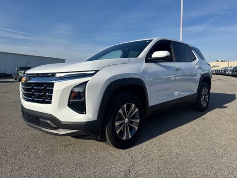 Used 2026 Chevrolet Equinox LT w/ Convenience Package II FWD image 2