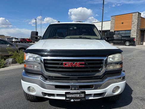 Used 2004 GMC Sierra 2500 SLE w/ Heavy-Duty Power Package AWD/4WD image 2