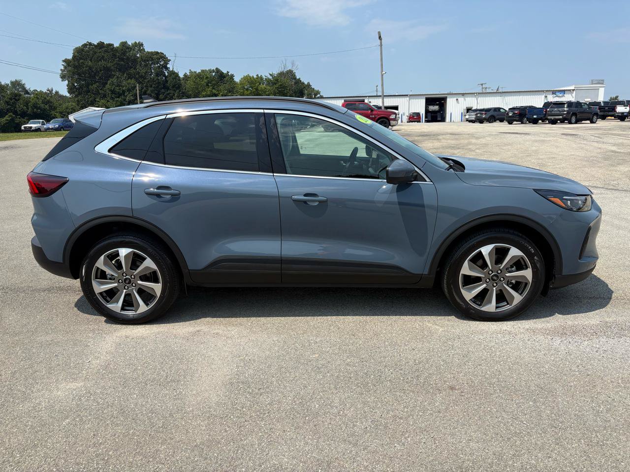 Used 2024 Ford Escape Platinum AWD/4WD image 2
