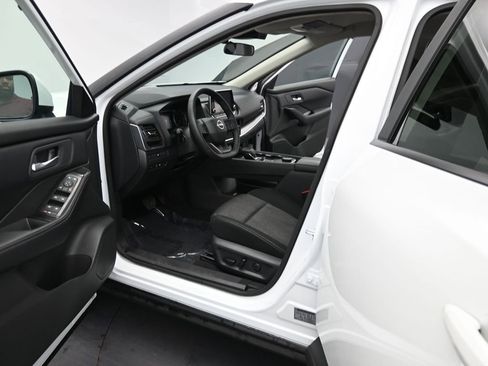 Used 2026 Nissan Rogue SV image 16