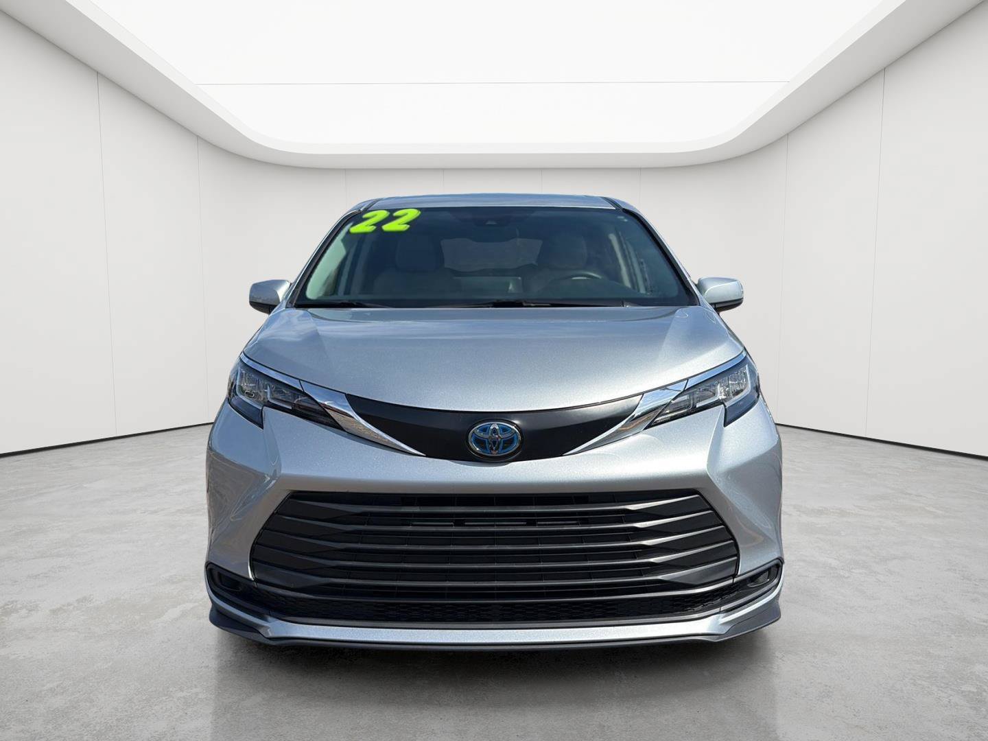 Used 2022 Toyota Sienna LE AWD/4WD image 2