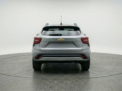 Used 2025 Chevrolet Trax LT image 7