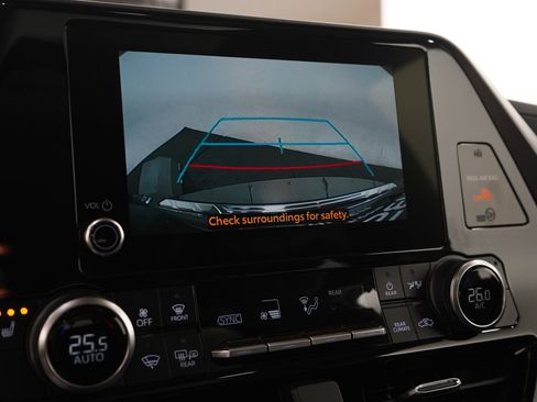 Used 2024 Toyota Highlander XLE image 23