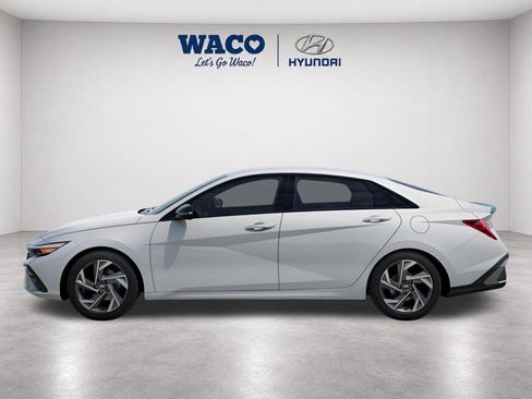 Used 2025 Hyundai Elantra Sport FWD image 4