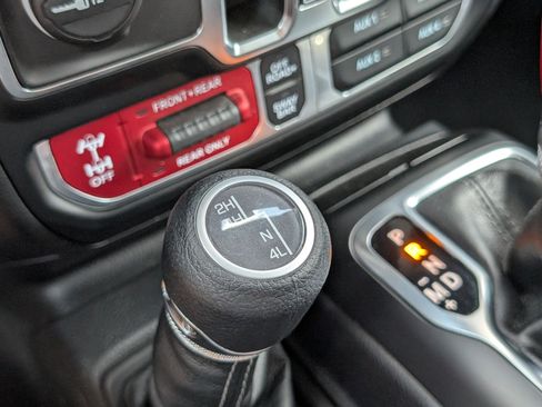 Used 2026 Jeep Wrangler Unlimited Rubicon AWD/4WD image 18