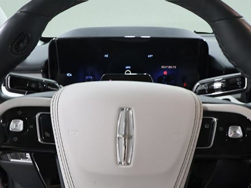 Used 2025 Lincoln Aviator Reserve w/ Equipment Group 201A AWD/4WD image 15