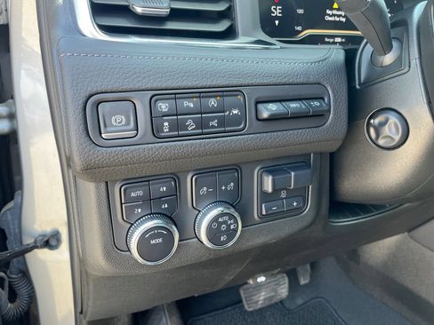 Used 2023 GMC Yukon XL Denali w/ Advanced Technology Package AWD/4WD image 16