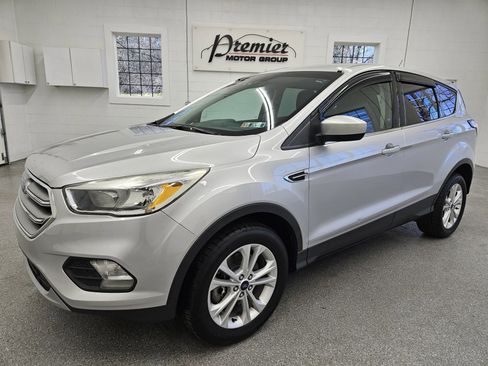 Used 2017 Ford Escape SE image 1