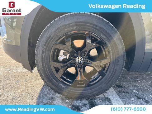 New 2026 Volkswagen Atlas Peak Edition image 9