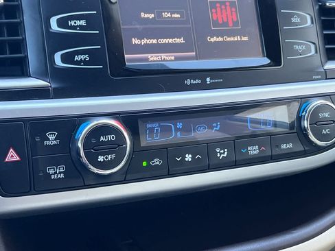 Used 2014 Toyota Highlander Plus FWD image 23