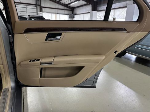 Used 2011 Mercedes-Benz S 550 4MATIC image 14