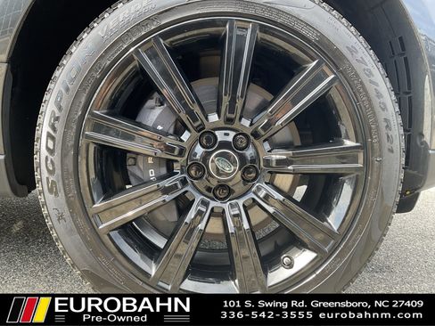 Used 2020 Land Rover Range Rover HSE image 32