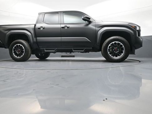 Certified 2025 Toyota Tacoma TRD Off-Road image 29