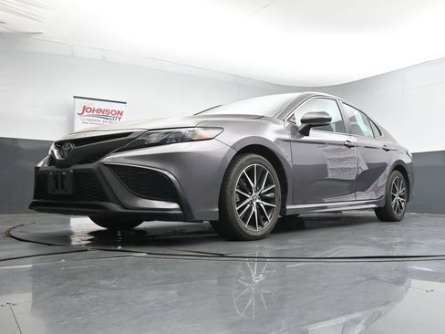 Used 2024 Toyota Camry SE image 32