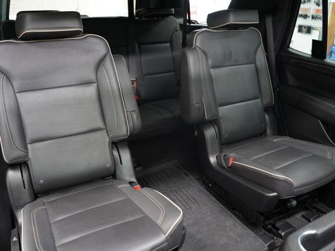Used 2023 GMC Yukon SLT w/ SLT Premium Package RWD image 34