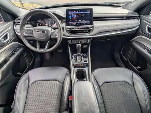 Used 2024 Jeep Compass Latitude image 9
