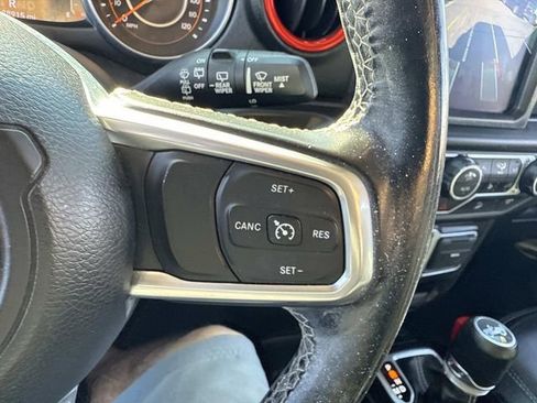 Used 2018 Jeep Wrangler Unlimited Sahara AWD/4WD image 32
