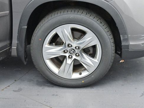 Used 2019 Toyota Highlander Limited AWD/4WD image 40