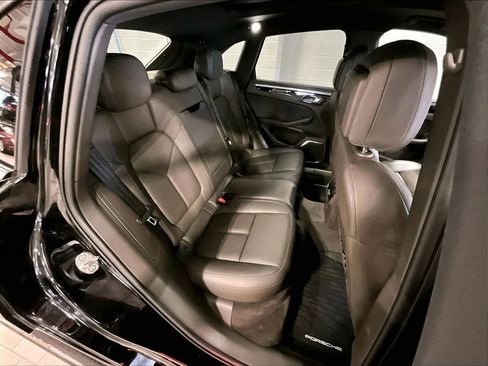 Certified 2023 Porsche Macan image 21