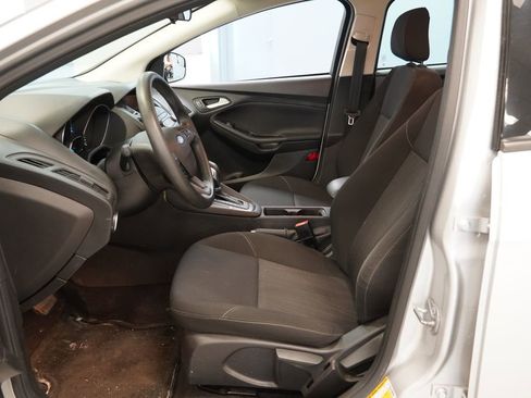 Used 2018 Ford Focus SE FWD image 4